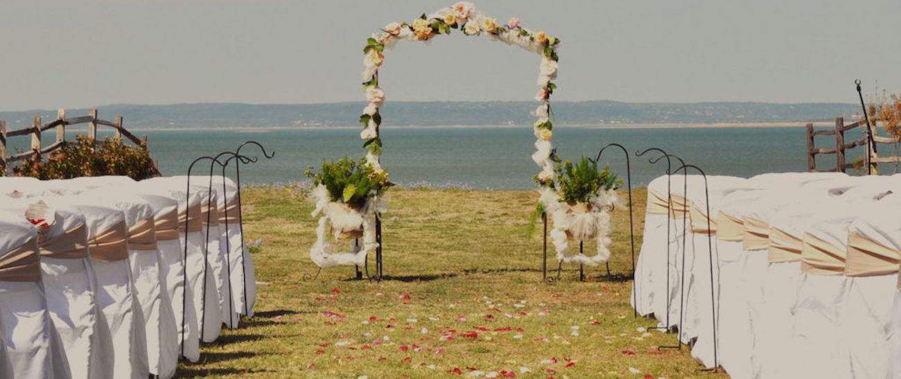 Image of lake wedding in Texas at our Willow Point Resort property.