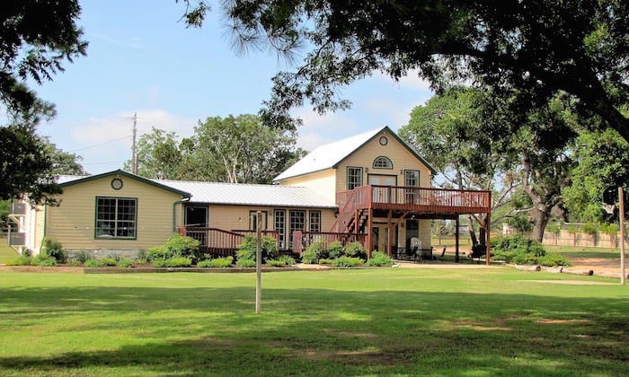 Image of the best lake house rental in Texas at Willow Point. Check our rates page for more information on pricing and book early to guarantee you get the dates you want at the best vacation rentals in Texas.