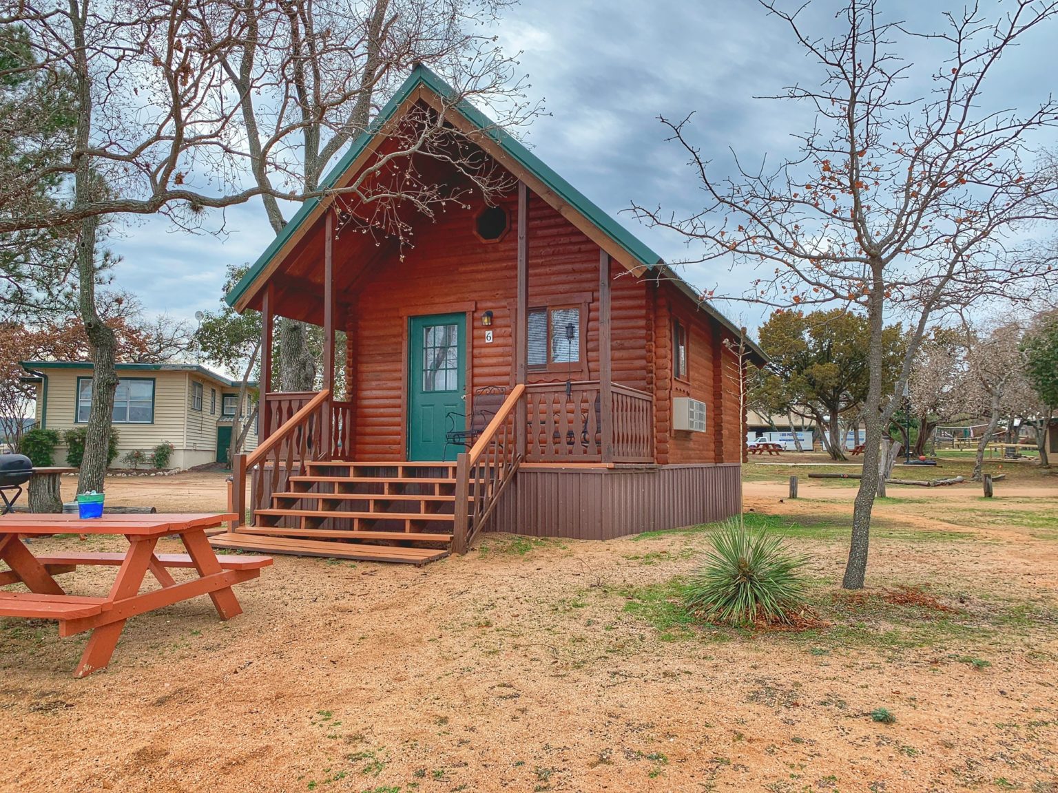 cabin 6 exterior - Willow Point Resort