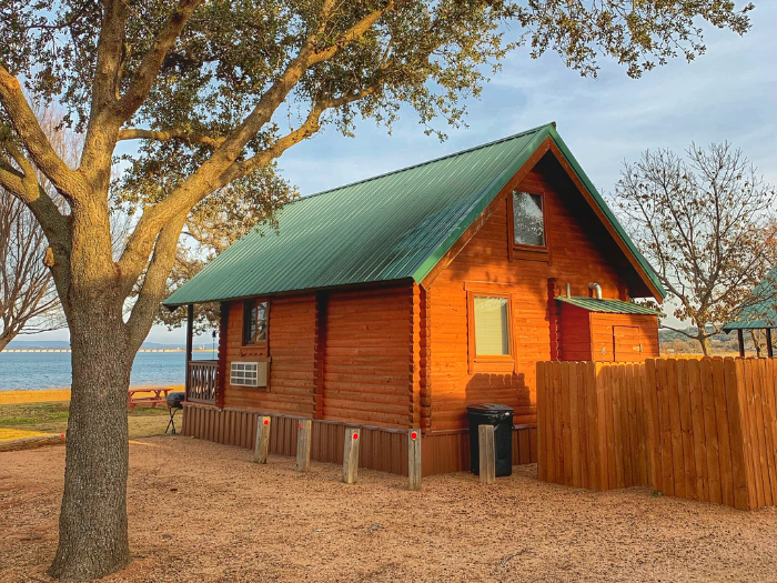 Image of the exterior of one of our lake cabins in Texas at Willow Point Resort
